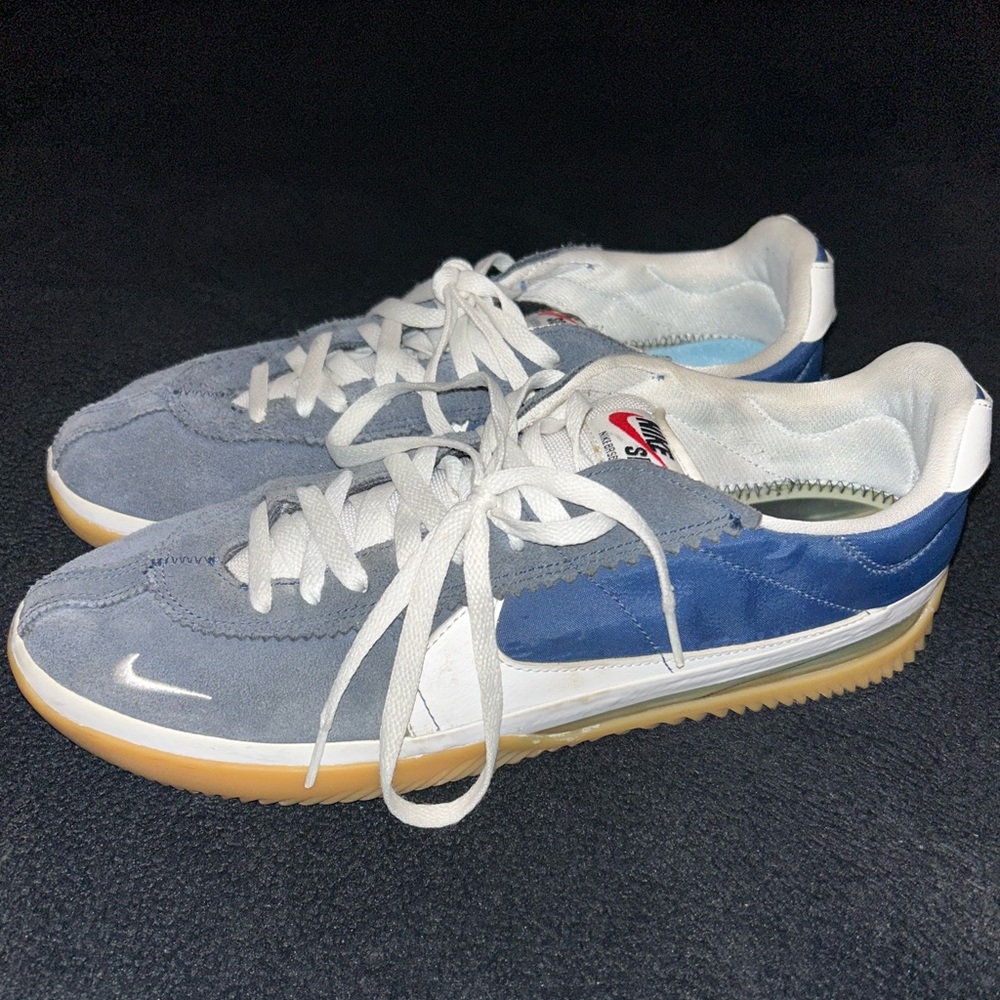 Nike BRSB Navy Gum
-Size 12